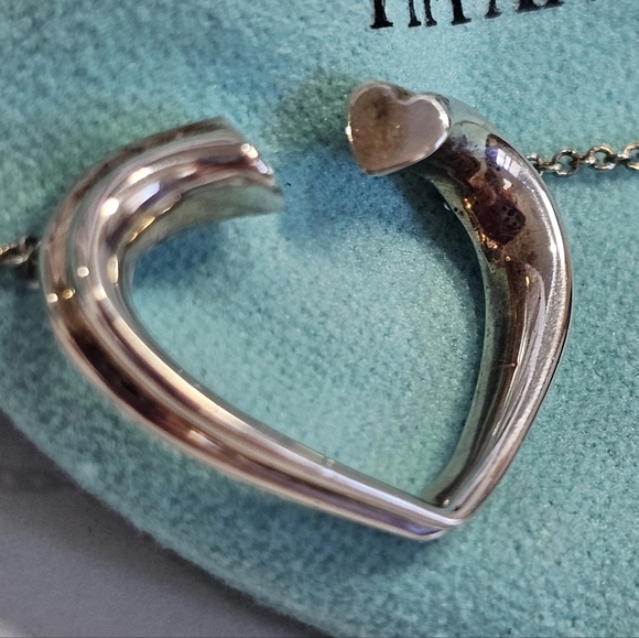 ✨️Tiffany & Co. Tenderness Heart Paloma Picasso 925 Sterling Silver Necklace 💚 - Picture 10 of 14